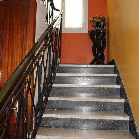 Arroplace Nocleg ze śniadaniem 4*